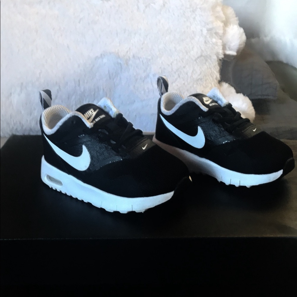 SOLD- Black/white Nike’s